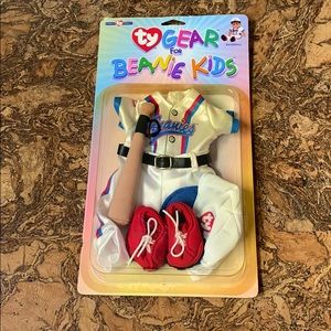 Beanie baby base ball outfit